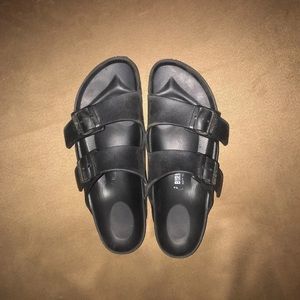 all black birkenstock’s